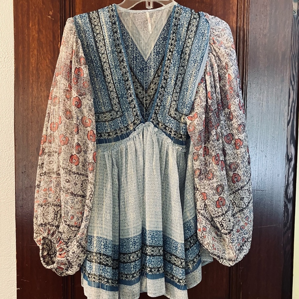Free People balloon-sleeve top;size small